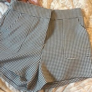 TCEC Houndstooth Shorts SIZE medium never worn